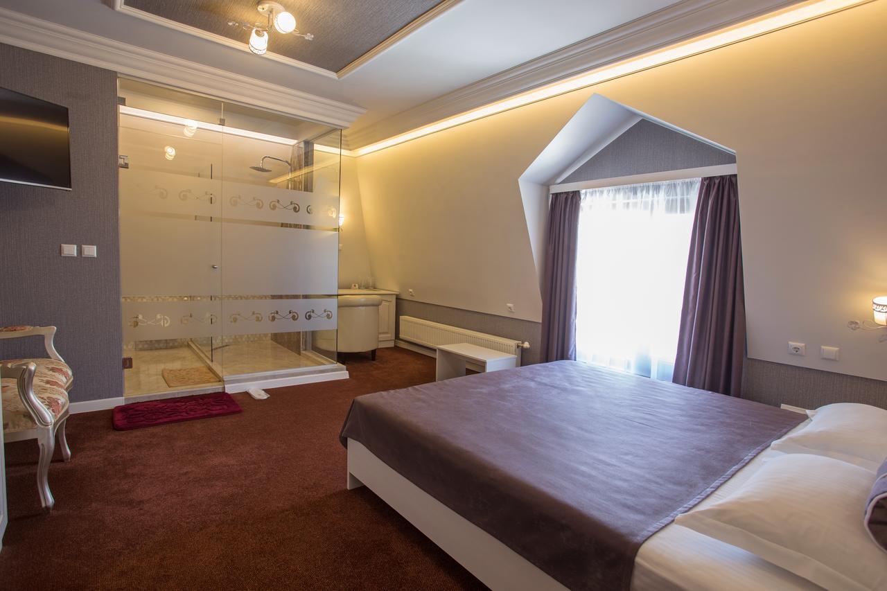 Hotel Green Garden Shumen Exterior photo
